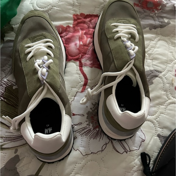 Green and white sneakers for men for sale. - Picture 2 of 3